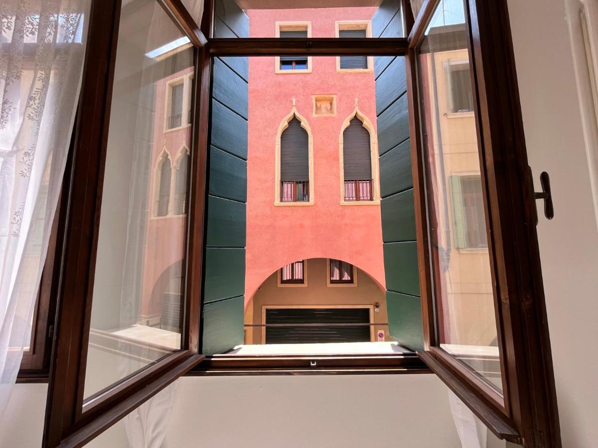 Appartamento Ai Portici Di Via Savonarola パドヴァ エクステリア 写真